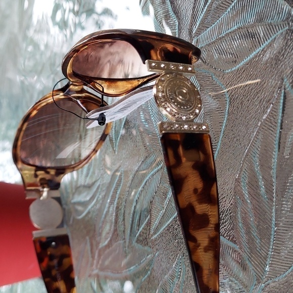 NWT Foster Grand sunglasses - Picture 3 of 4